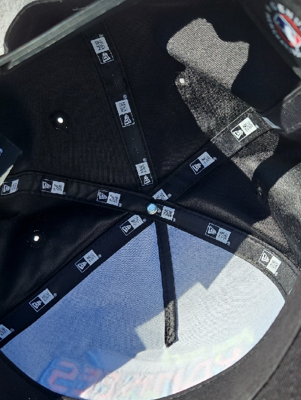 New Era NY YANKEES Black Cap with Multicolor Embroidered Logo - Picture 5 of 5